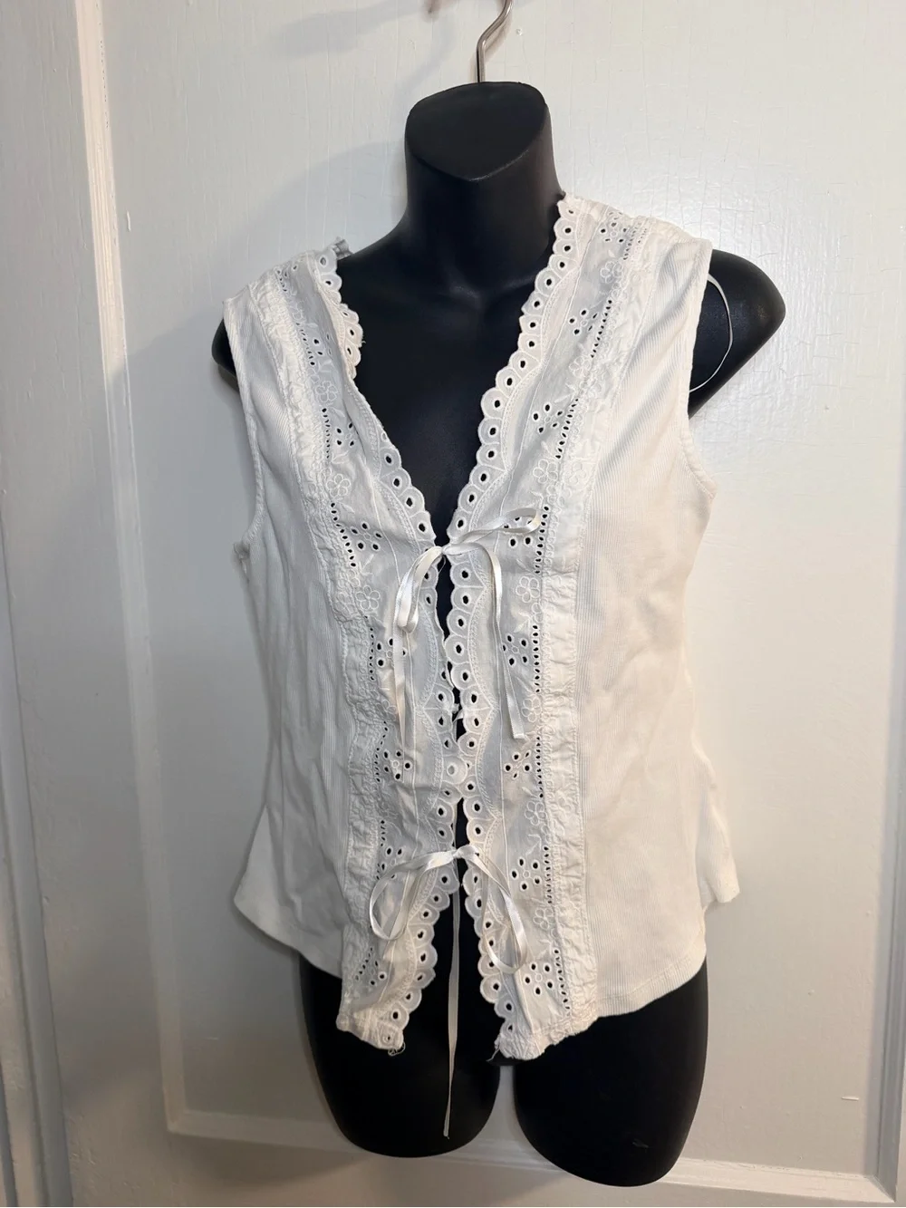 Free People White Eyelet Tie Front Tank - Picture 3 of 9